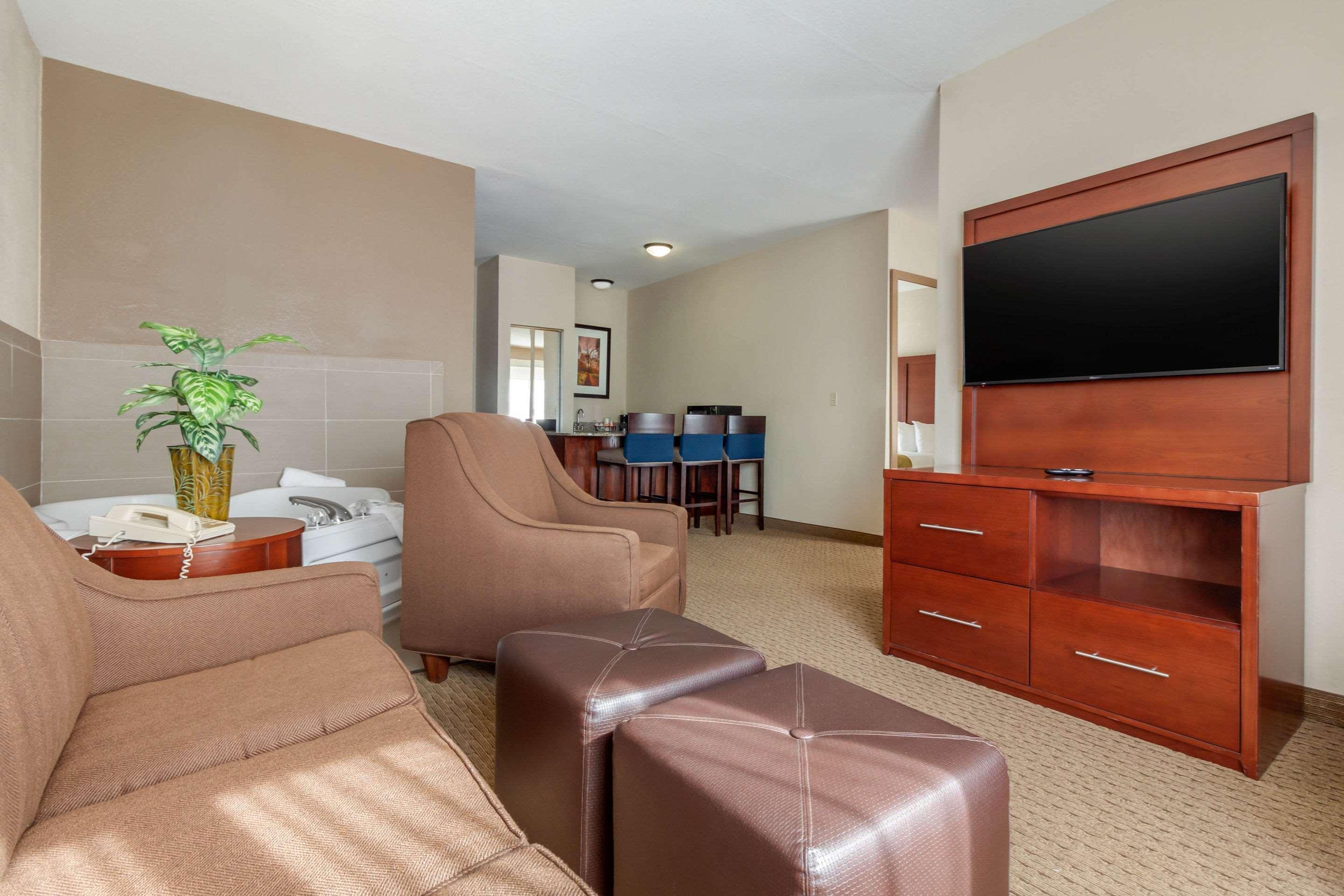 Comfort Suites Omaha East-Консіл-Блафс Екстер'єр фото