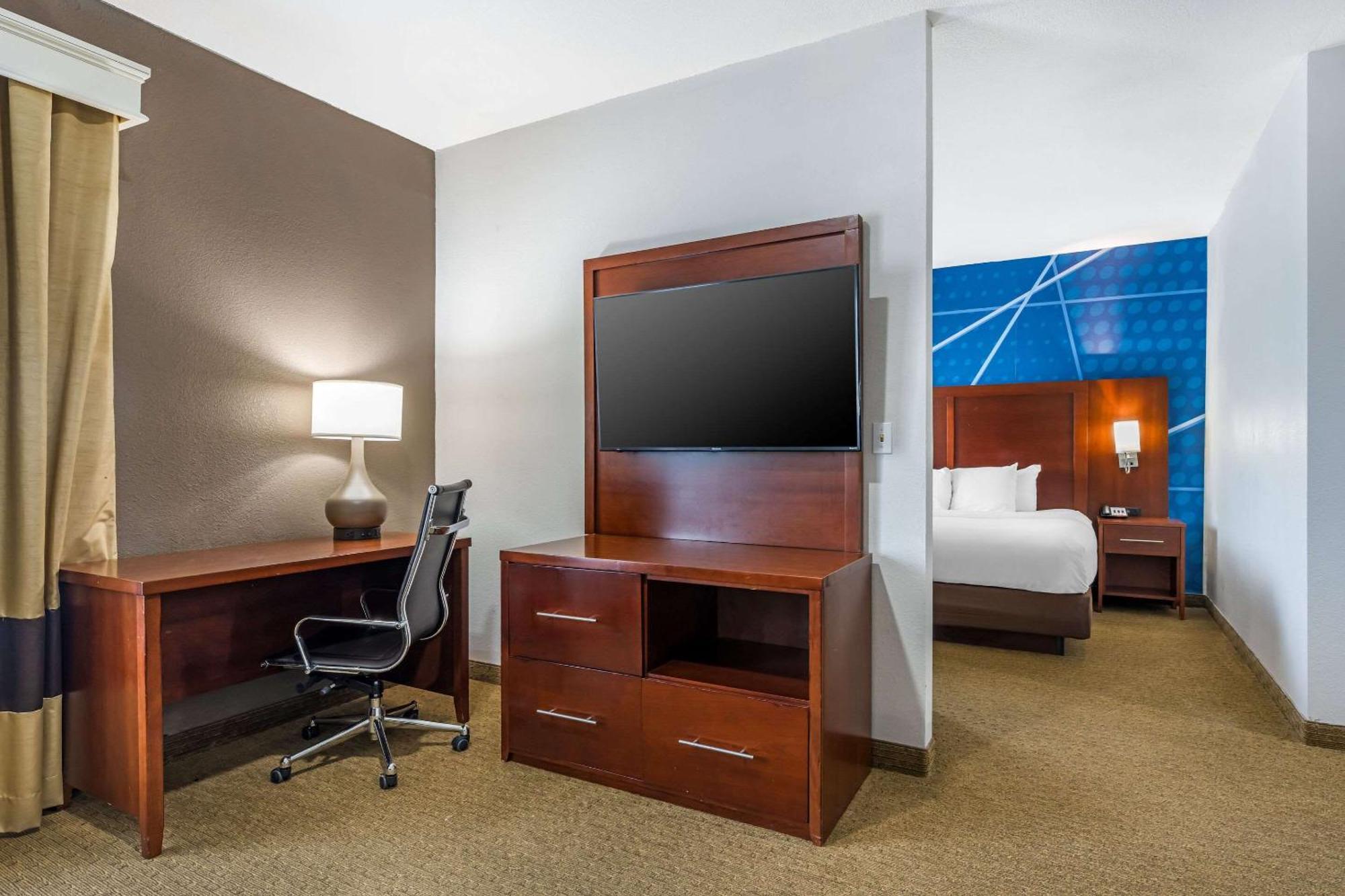 Comfort Suites Omaha East-Консіл-Блафс Екстер'єр фото